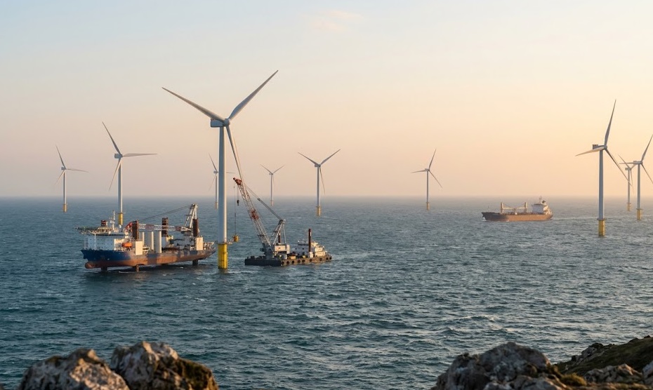 海上に建設された洋上風力発電所の風景